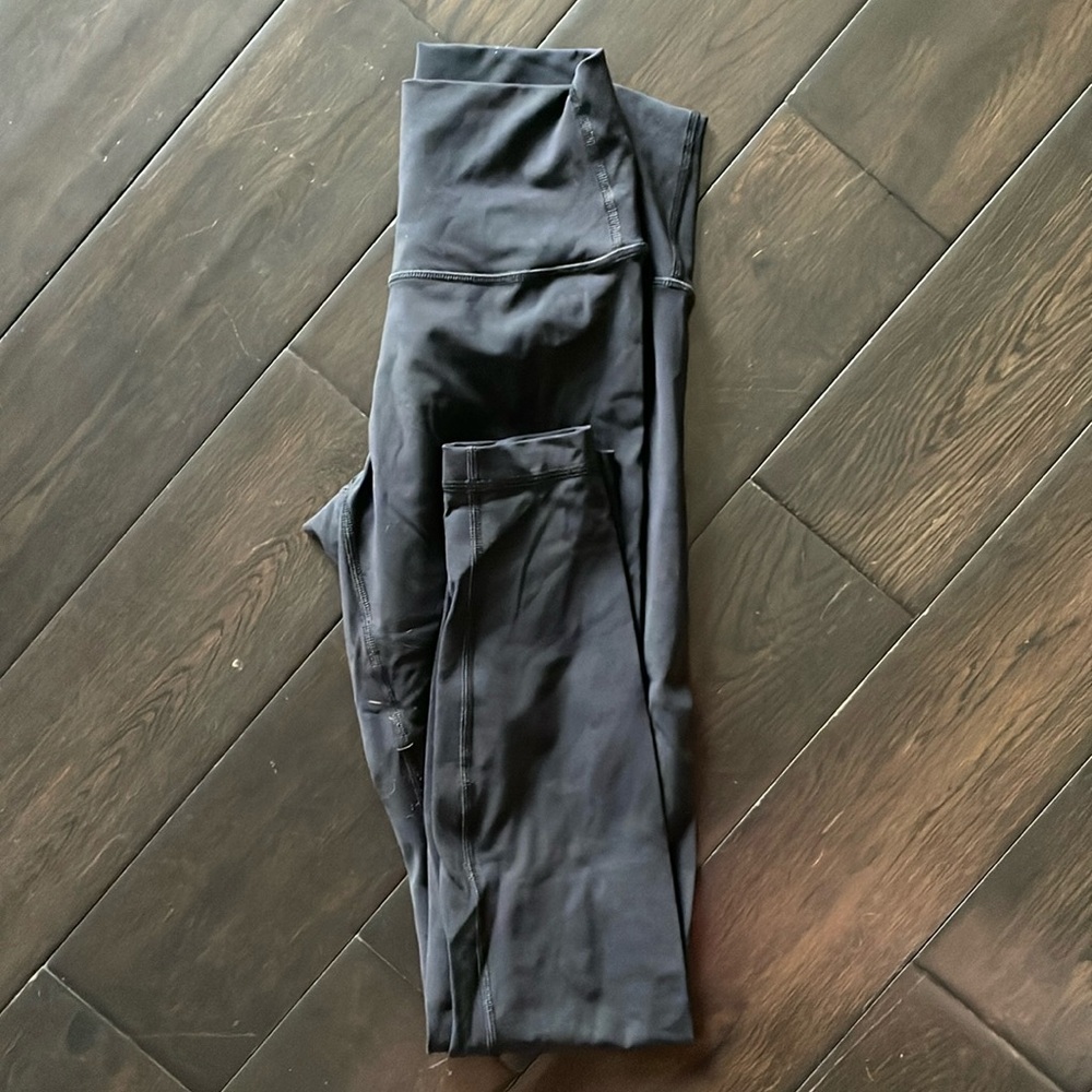Black Lululemon leggings